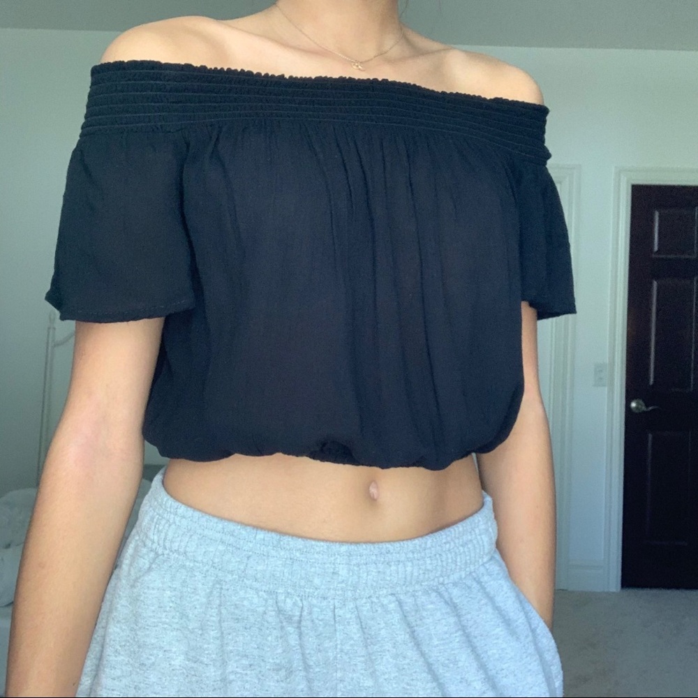 Black Off the Shoulder Flowy Cropped Top